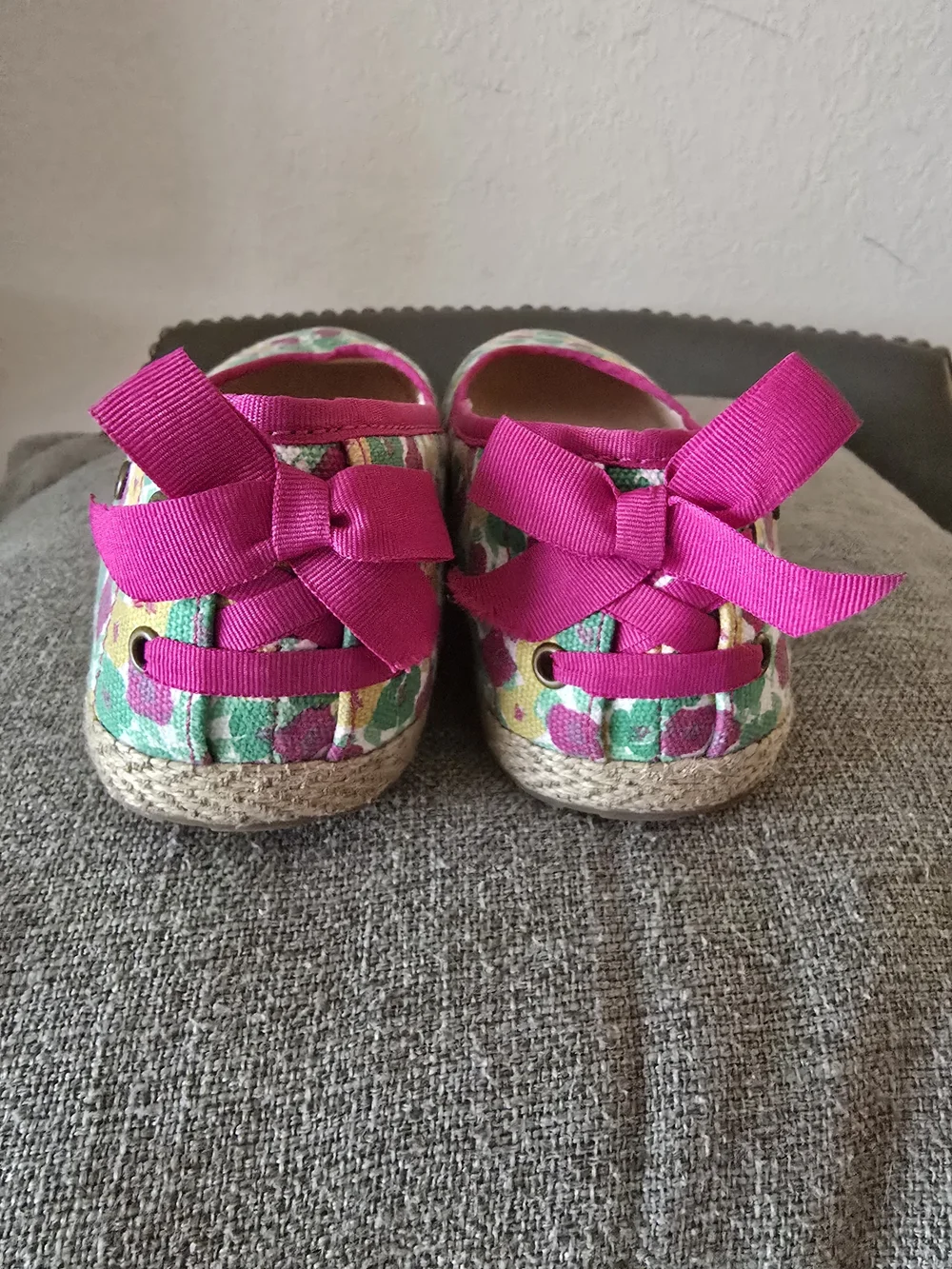 UGG Girls Floral Espadrille Flats Size 4